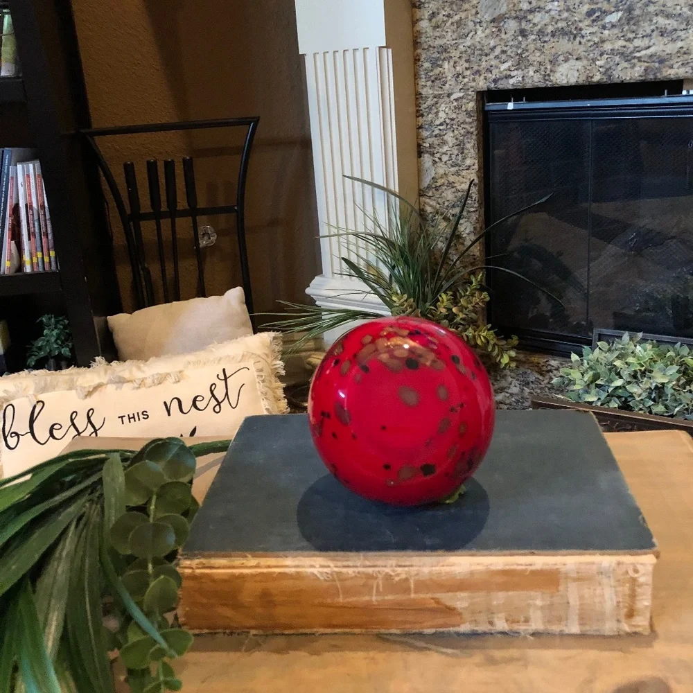 Beautiful Red Art Glass Vase With Gold Flecks Cased White Glass 8 Inches. - Picture 3 of 6